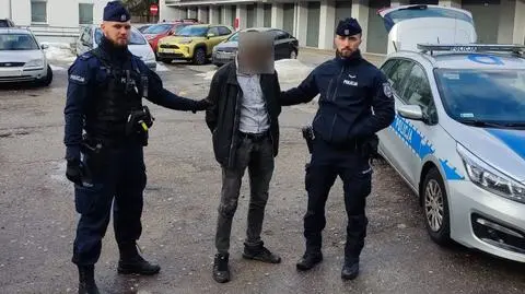 36-latek powiedział policjantom, że nie wie jak doszło do tego, że znalazł się w kościele 