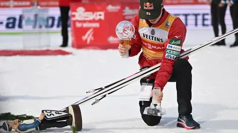 "Nie wytrzymał klej". Kobayashi wraca z pucharem w częściach