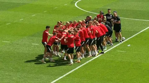 Szpaler i "sto lat" dla kadrowicza. Wesoły trening Polaków
