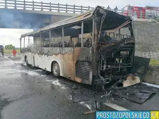 Pojazd spłonął doszczętnie