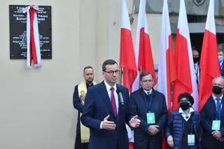 W Warszawie odsłonięto tablicę ku czci Kornela Morawieckiego