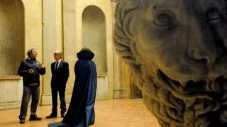Na planie filmu - reżyser Paolo Sorrentino z aktorami