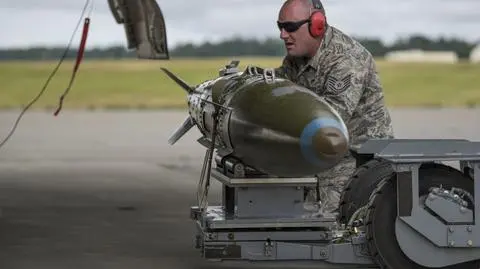 Bomba z systemem JDAM
