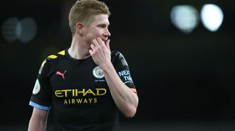"Będzie klaskać tym, którzy nie mogą mu nawet wiązać butów". Głos przeciwko szpalerowi dla Liverpoolu