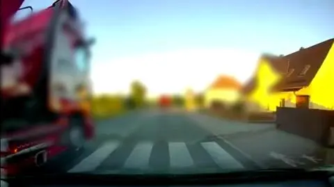 Ciężarówka dwa razy wyprzedziła tego samego policjanta, łamiąc przepisy. Kierowcy grozi 12 tysięcy złotych mandatu