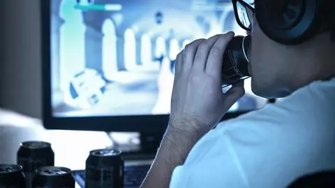 gry komputerowe gamerzy energetyki shutterstock_1317141491