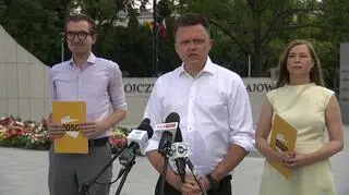 Szymon Hołownia na konferencji prasowej w Warszawie