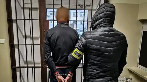 Na widok policjantów wyrzucił reklamówkę z marihuaną