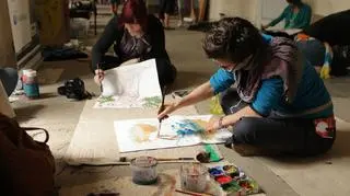 Sześć tysięcy uczestników, przeszło 120 warsztatów, stu artystów i 10 scen. W Lubiążu trwa XX Slot Art Festival.