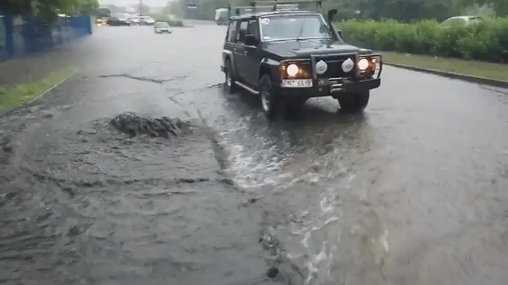 Zalana ulica Serbska w Poznaniu