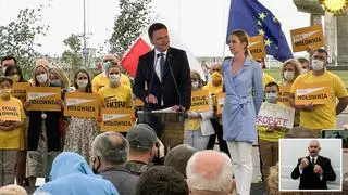 Szymon Hołownia z żoną Urszulą podczas spotkania z wyborcami w Gdyni 