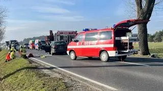 Czołowe zderzenie na dk 45 w okolicy miejscowości Zawada