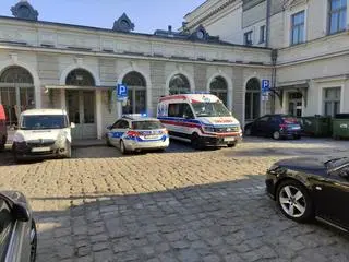 Mężczyźnie, który zasłabł w autobusie, pomogli policjanci z Opoczna