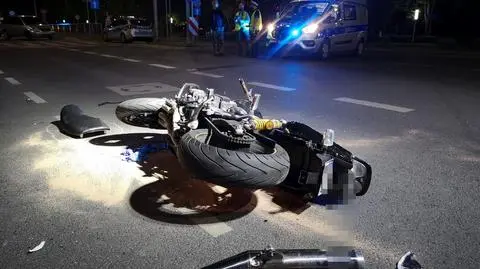 Jechali motocyklem, zderzyli się z samochodem.  Zginął ojciec, córka w szpitalu