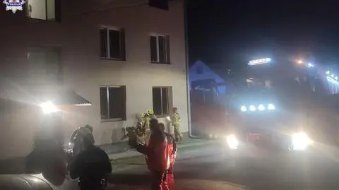 Paliło się jedno z mieszkań na parterze 