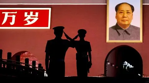 Chiny. Policjanci przed Zakazanym Miastem w Pekinie