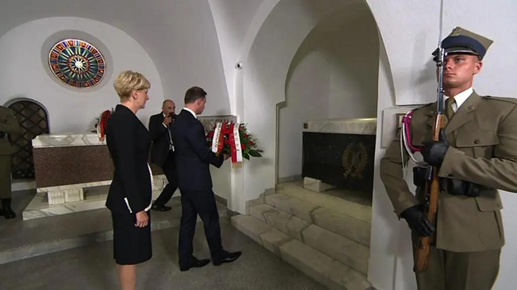 Prezydent złożył kwiaty w krypcie archikatedry św
