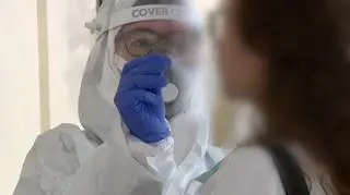 Pracownicy służby zdrowia w czasie pandemii najbardziej ryzykują  zdrowiem