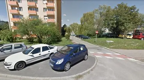 Kobieta miała uszkodzić nawet 40 samochodów