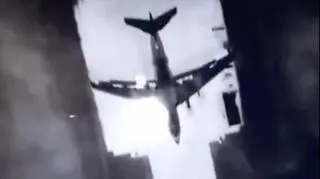 Moment ataku na samolot Ił-76 na lotnisku w Pskowie 