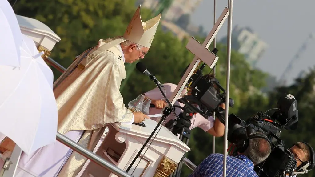 Metropolita częstochowski: jakakolwiek próba odłączenia Kościoła od państwa jest niewłaściwa