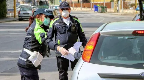 Morawiecki: certyfikaty covidowe nie podnoszą poziomu szczepień. A co pokazują dane z innych krajów?