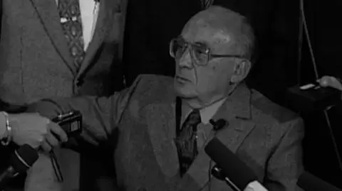Obiecywał demokratyzację, brutalnie tłumił sprzeciw, nigdy nie poniósł kary. Zmarł w wieku 100 lat