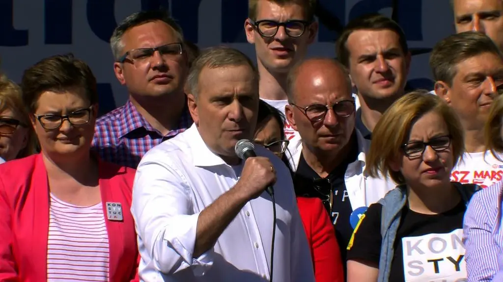 Schetyna przemawiał na placu Zamkowym
