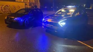 Policjanci przeprowadzali rutynową kontrolę drogową
