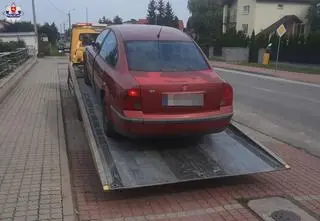 Auto miało między innymi nadmiernie zużyte opony oraz skorodowane i zużyte tarcze hamulcowe