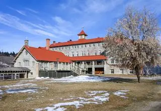 Indianie pozywają byłego proboszcza polskiej parafii za negowanie ludobójstwa