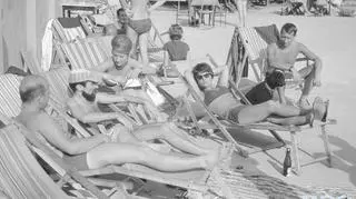 Odpoczynek na leżakach