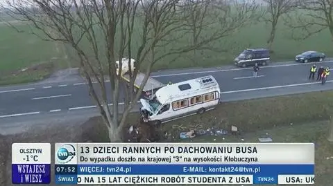 Wypadek busa z dziećmi. Czworo chłopców pozostaje w szpitalu