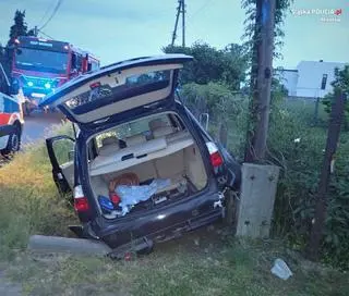 Bmw po uderzeniu w słup