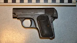 Broń ukrył w bagażu podręcznym