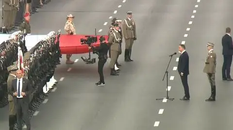 Żołnierze pozdrawiają prezydenta