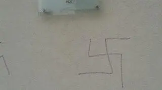 Zniszczono elewację synagogi