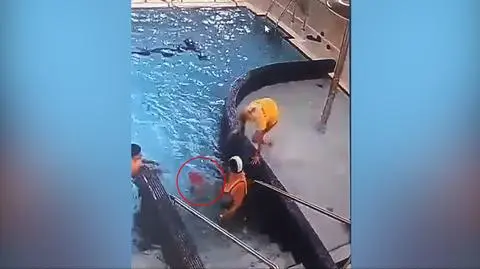 Dziewczynka topiła się w basenie tuż obok dorosłych. Nagranie ku przestrodze