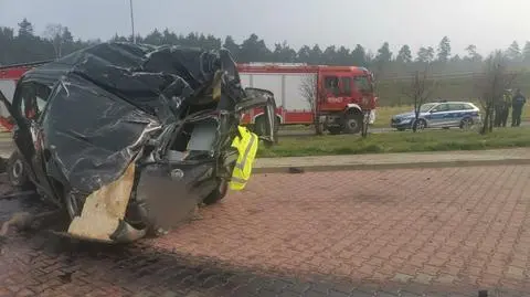 Tragiczny wypadek na autostradzie. Nie żyje jedna osoba, druga ciężko ranna 