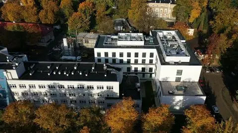 Zakażeń coraz więcej, a w szpitalu brakuje rąk do pracy. "Potrzebujemy lekarzy, pielęgniarek, ratowników" 