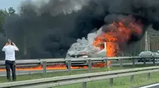 Samochód dostawczy stanął w ogniu na S3