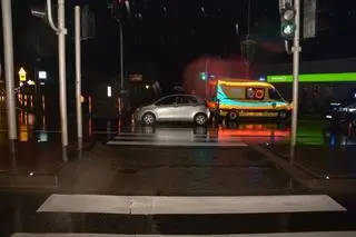 kierowca potrącił matkę z dwójką dzieci, które przechodziły przez przejście dla pieszych 