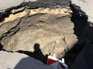 W maju w Hrubieszowie zapadł się fragment asfaltu