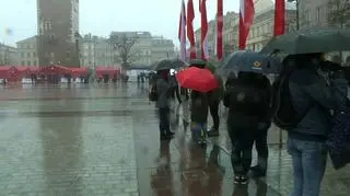 Kraków. Kolejka do szczepienia