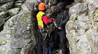 Ratownicy HZS pomogli Polakowi po słowackiej stronie Rysów