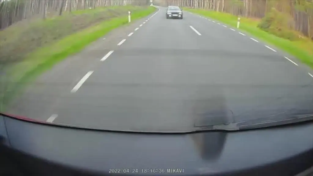 Niebezpieczne wyprzedzanie na trasie Kcynia-Szczecin (Zachodniopomorskie)