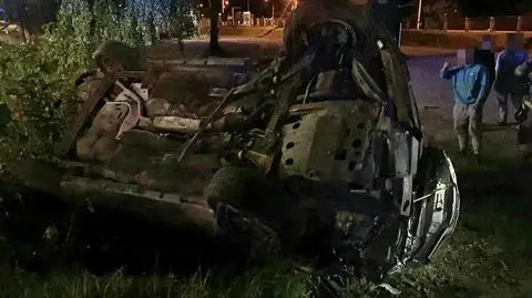 Dachował samochód. "Wstępny test wykazał, że kierowca mógł być pod wpływem środków odurzających"
