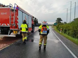 Usuwanie substancji ropopochodnej na DK75 w Niepołomicach