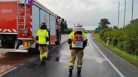 Substancja ropopochodna na autostradzie. Ślad ciągnął się ponad 20 kilometrów