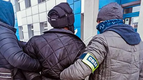 Wiedzieli, że przyleciał do Polski z fałszywym paszportem. Na lotnisku zatrzymali poszukiwanego czerwoną notą